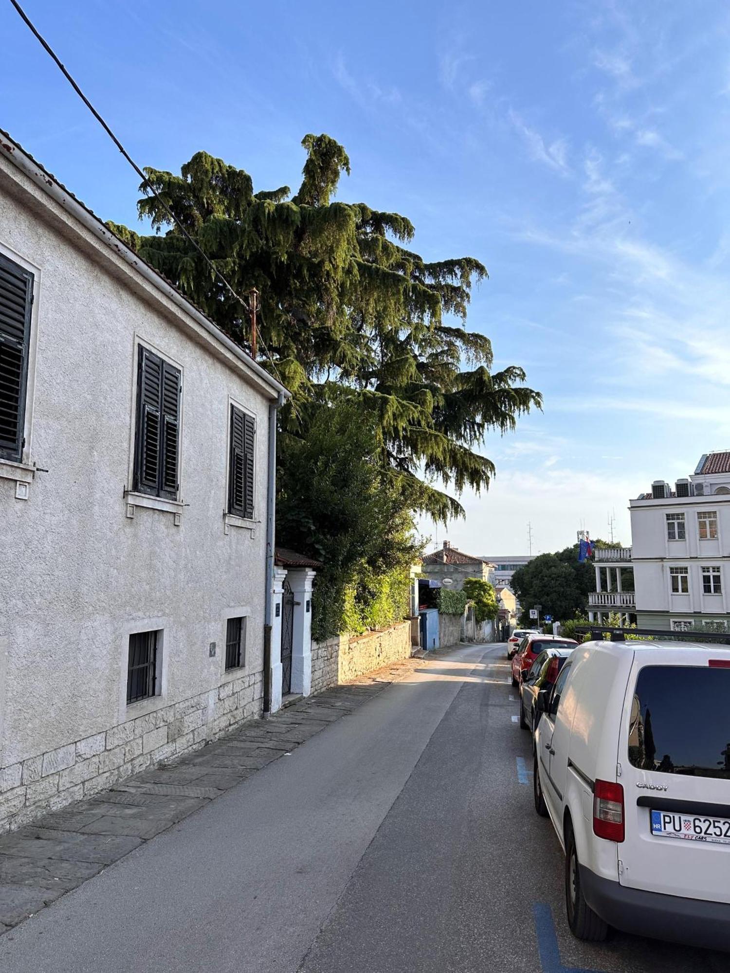 Lux Apartments In Downtown Pula Buitenkant foto