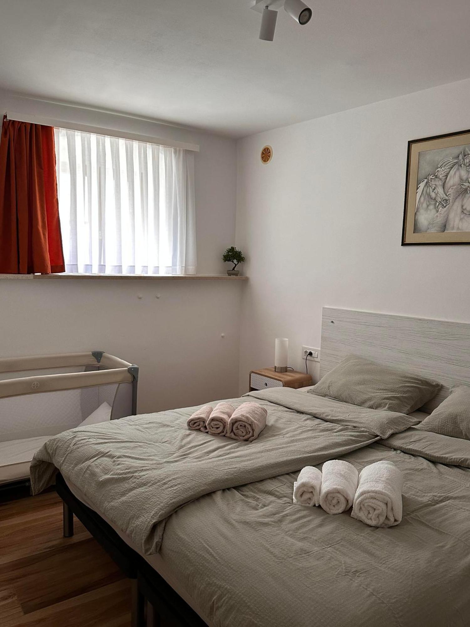 Lux Apartments In Downtown Pula Buitenkant foto