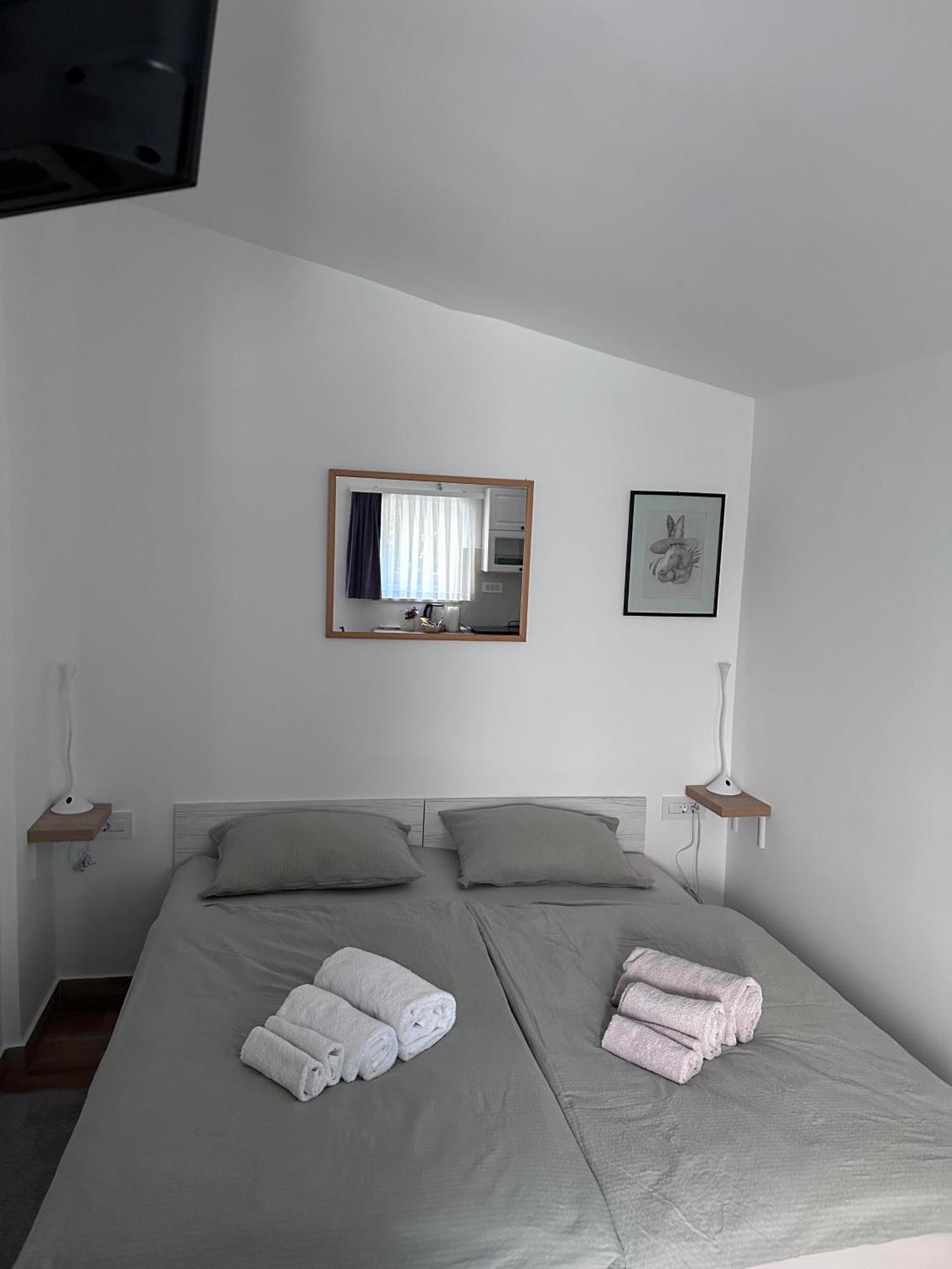 Lux Apartments In Downtown Pula Buitenkant foto